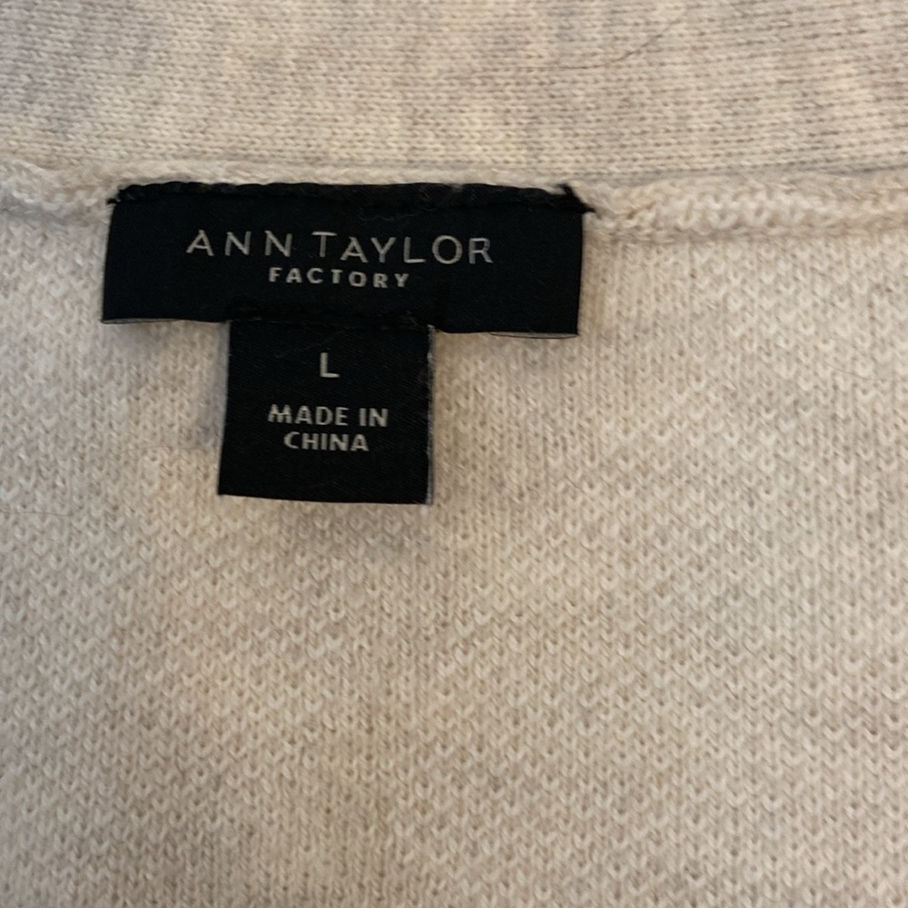 Ann Taylor Animal print Cardigan Size L - Picture 2 of 4